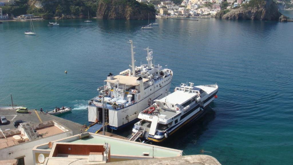Hotel Del Capitano Ponza Bagian luar foto