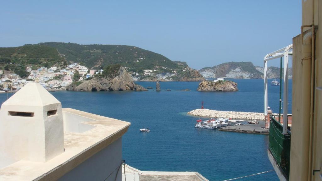 Hotel Del Capitano Ponza Bagian luar foto