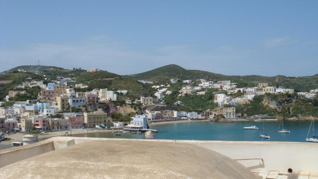 Hotel Del Capitano Ponza Bagian luar foto