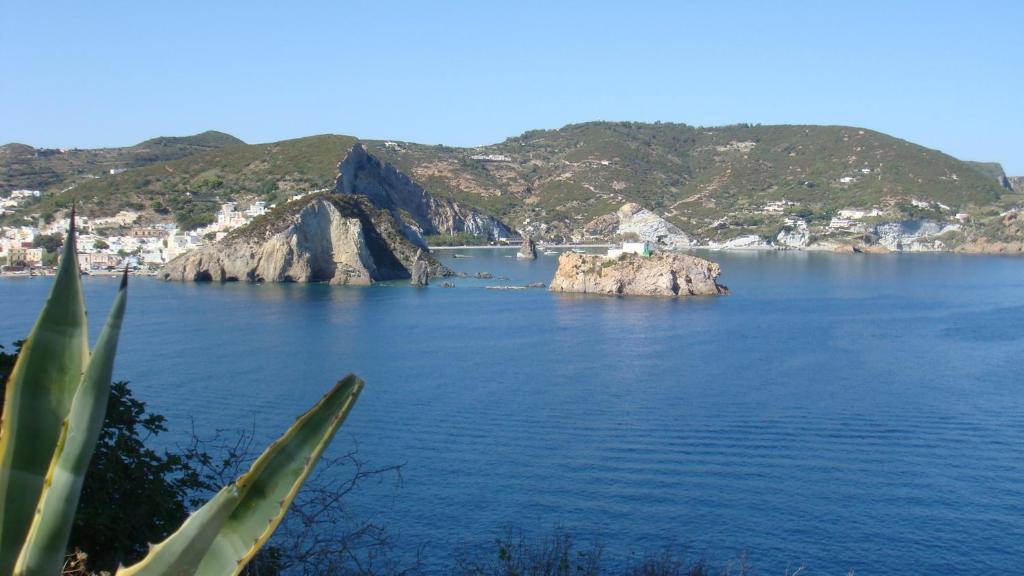 Hotel Del Capitano Ponza Bagian luar foto