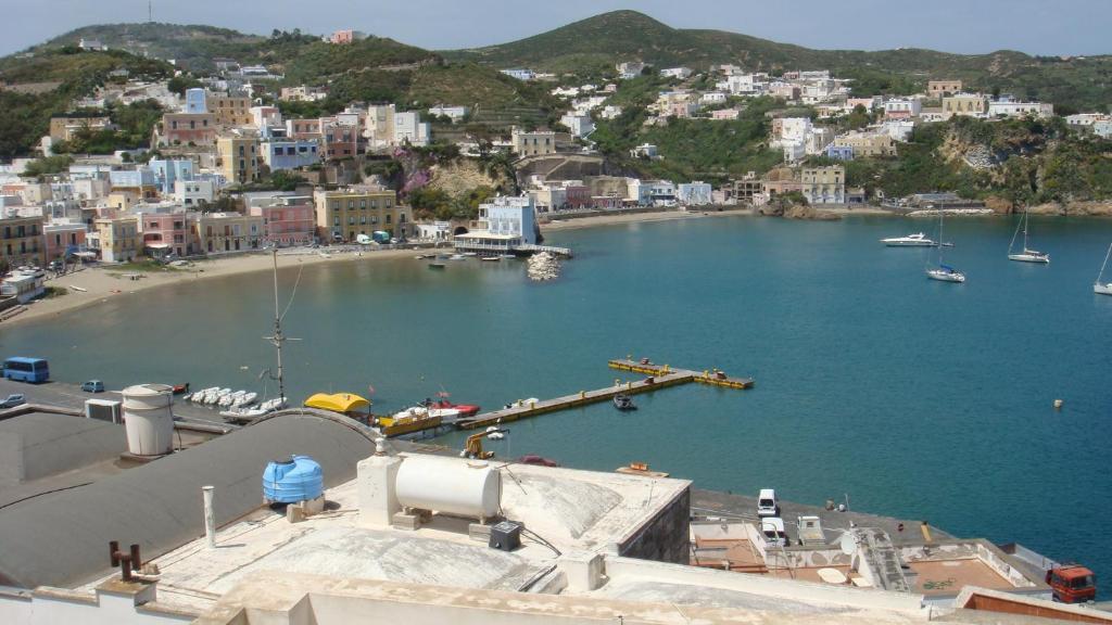 Hotel Del Capitano Ponza Ruang foto