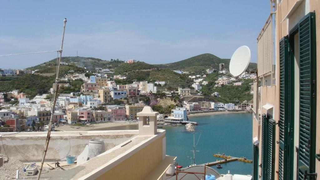 Hotel Del Capitano Ponza Ruang foto