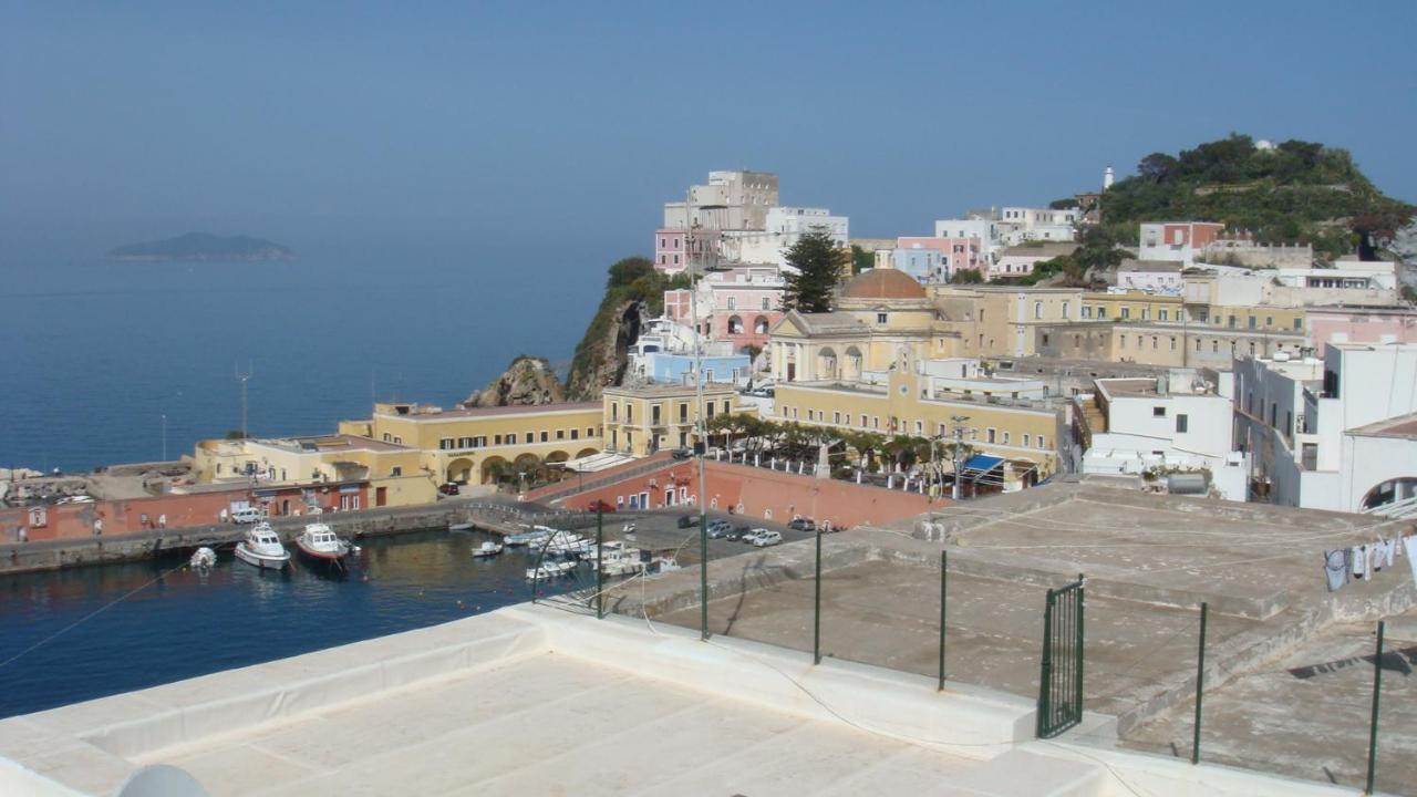 Hotel Del Capitano Ponza Ruang foto